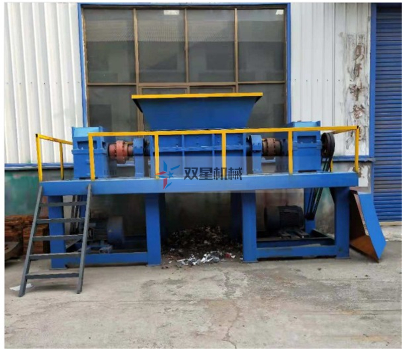 金屬撕碎機(jī)多少錢？一條撕碎生產(chǎn)線都包含哪些設(shè)備？