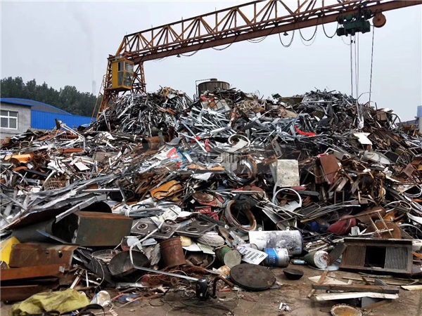 <a href='http://www.snowstop.com.cn' target='_blank'><span>金屬破碎機(jī)</span></a>客戶現(xiàn)場