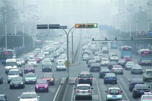 雙軸撕碎機設(shè)備加工廢舊汽車減少環(huán)境污染