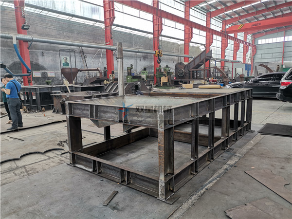 <a href='http://www.snowstop.com.cn/psxl/4.html' target='_blank'><span>廢鋼破碎機</span></a>設備客戶現(xiàn)場考察