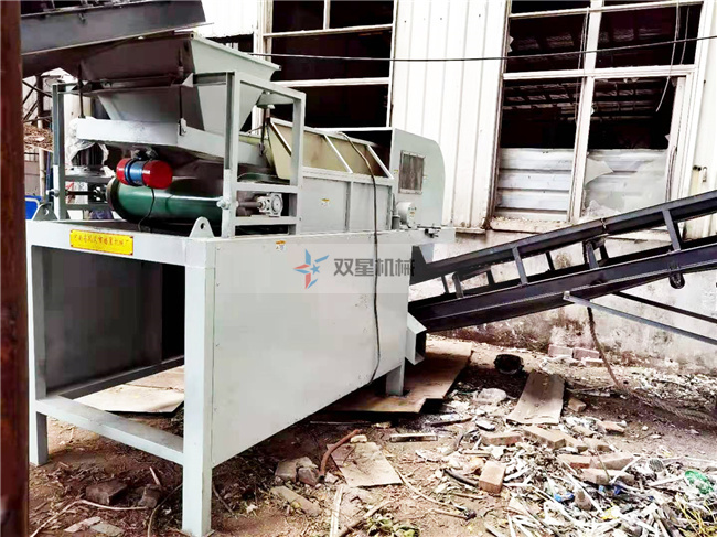 鋁型材破碎機(jī)上海客戶設(shè)備現(xiàn)場實(shí)拍