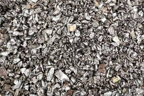  小型金屬撕碎機(jī)價(jià)格貴嗎？能把易拉罐加工成碎粒嗎？