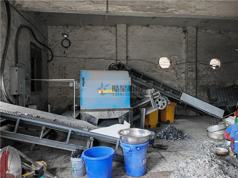 <a href='http://www.snowstop.com.cn/ptsb/1033.html' target='_blank'><span>渦電流分選機</span></a><a href='http://www.snowstop.com.cn/psxl/1278.html' target='_blank'><span>斷橋鋁破碎</span></a>機設(shè)備客戶客戶實拍