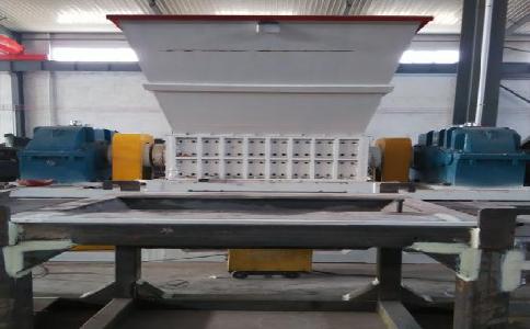 哪些因素決定著<a href='http://www.snowstop.com.cn/ssxl/10.html' target='_blank'><span>金屬撕碎機</span></a>的價格